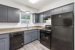 The Grove in Newport News, VA - Building Photo