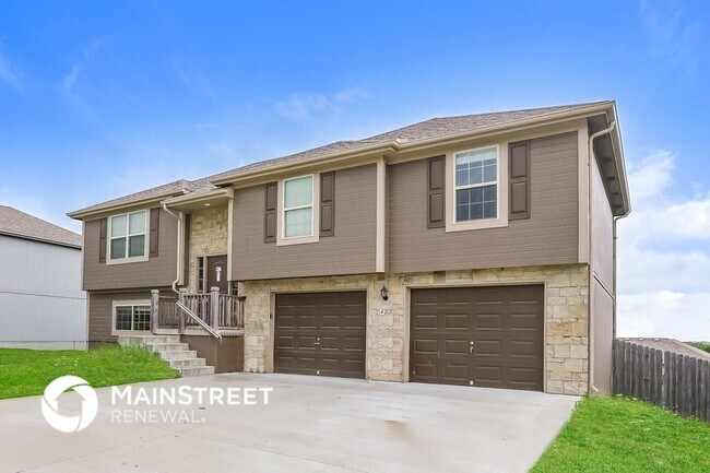 422 Sunflower Dr in Raymore, MO - Building Photo - Building Photo