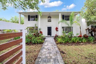 6900 SW 104th St in Pinecrest, FL - Building Photo