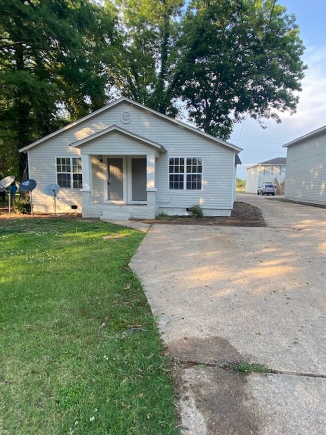 property at 620 N Bayou Ave