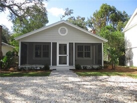 403 Oleander Rd in St. Simons Island, GA - Building Photo