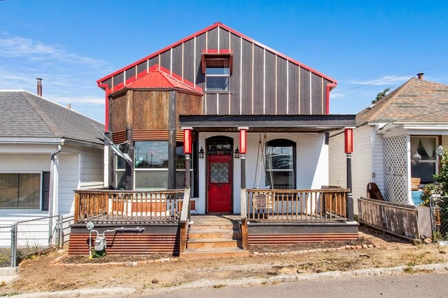 property at 213 W Woolman St