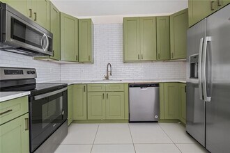 8303 N 11th St in Tampa, FL - Foto de edificio - Building Photo