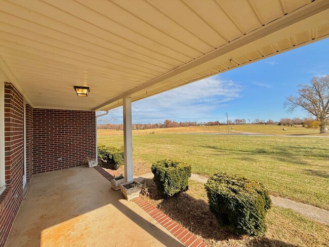 429 Plantersville Rd in Drakes Branch, VA - Foto de edificio - Building Photo