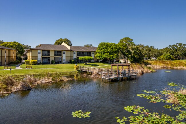 Bella Vista Sailwinds On Lake Seminole in Largo, FL - Foto de edificio - Building Photo