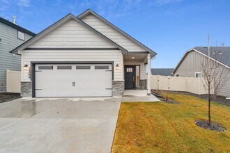 2264 E Misty Fls St in Kuna, ID - Building Photo - Building Photo