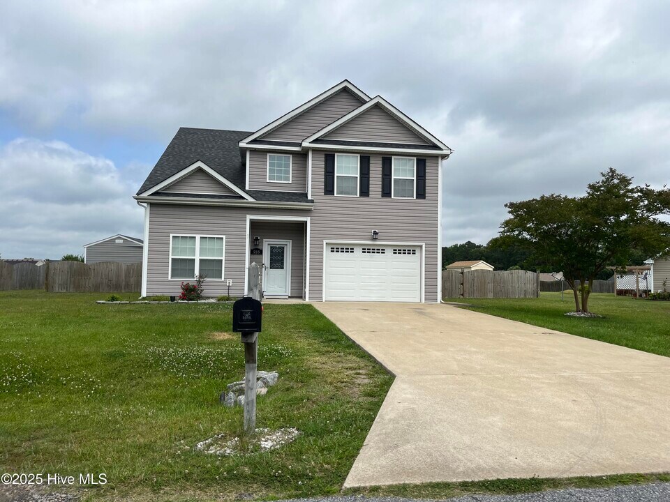 215 Laurel Woods Way in Currituck, NC - Building Photo