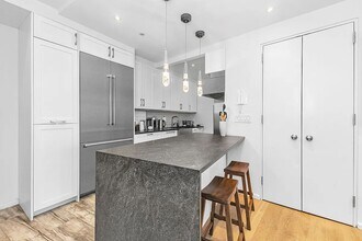 60 E 8th St in New York, NY - Building Photo - Building Photo