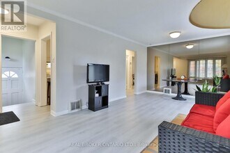 32 Christina Crescent in Toronto, ON - Building Photo - Building Photo