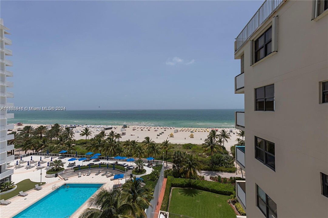 1623 Collins Ave, Unit 915 in Miami Beach, FL - Building Photo