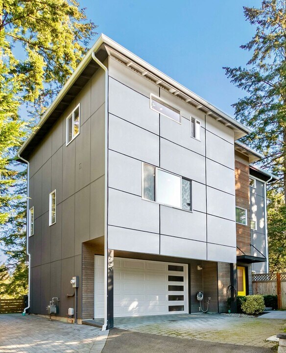 7229 Turquoise Dr SW in Lakewood, WA - Building Photo