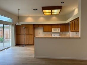1422 Lorimer Way in Roseville, CA - Building Photo - Building Photo