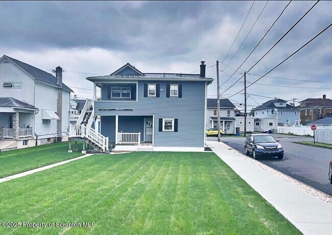 202 Barber St in Old Forge, PA - Building Photo - Building Photo