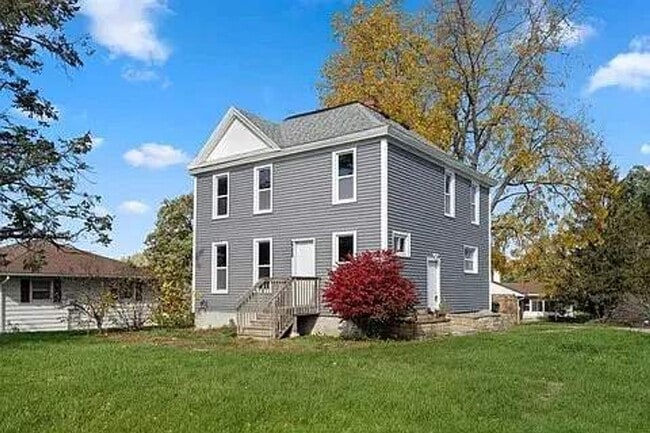 1927 W 1st St in Cedar Falls, IA - Building Photo - Building Photo