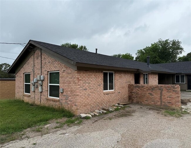 1114 Hazelton St in San Marcos, TX - Building Photo - Building Photo