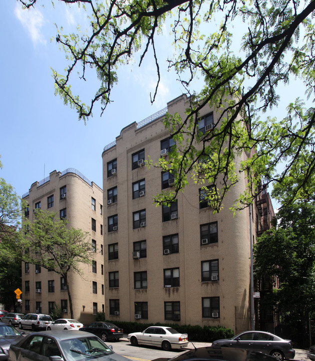 10-20 Overlook Ter in New York, NY - Building Photo