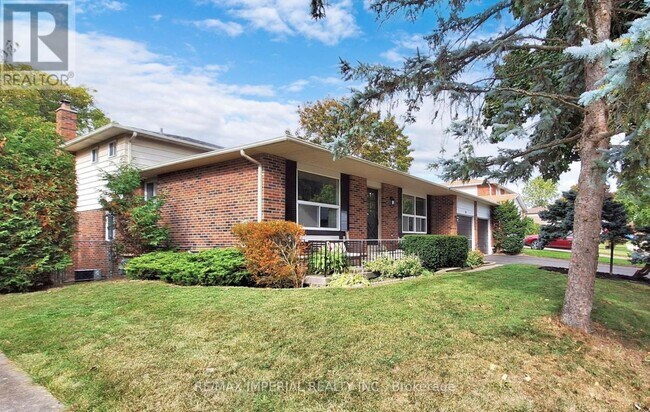 70 Ramona Blvd in Markham, ON - Building Photo - Building Photo