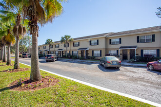 Windsor Manor in Tampa, FL - Foto de edificio - Building Photo