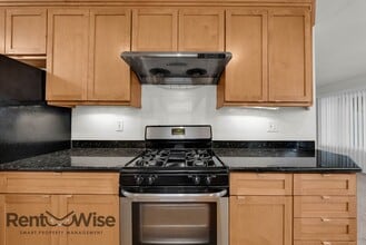 2406 Kehoe Ave in San Mateo, CA - Building Photo - Building Photo