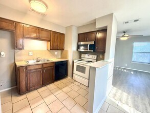 118 Maple St-Unit -A in Arlington, TX - Building Photo - Building Photo