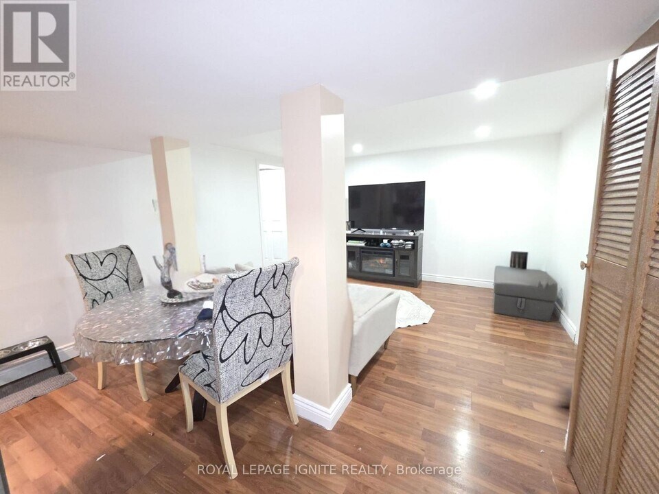 54 Harley Dr in Ajax, ON - Building Photo