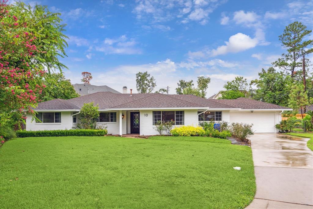 10 Pom Ct in Houston, TX - Building Photo
