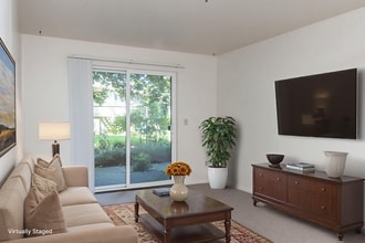 Mayfield Court Apartments in Portland, OR - Foto de edificio - Building Photo
