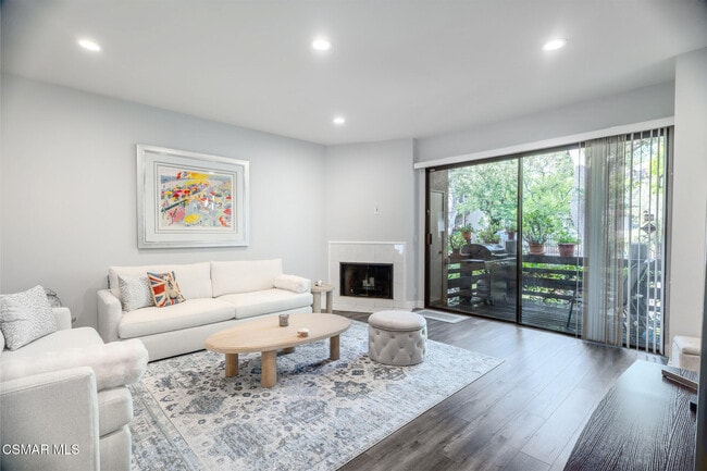 21901 Burbank Blvd in Los Angeles, CA - Building Photo - Building Photo