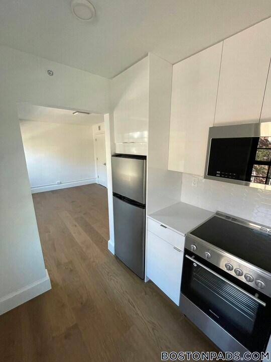 1200 Massachusetts Ave, Unit 218 in Cambridge, MA - Building Photo