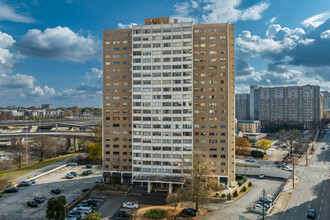 Landmark Condominiums in Atlanta, GA - Building Photo - Building Photo