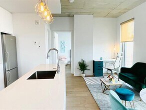 2300 Rue Tupper Rue in Montréal, QC - Building Photo - Building Photo