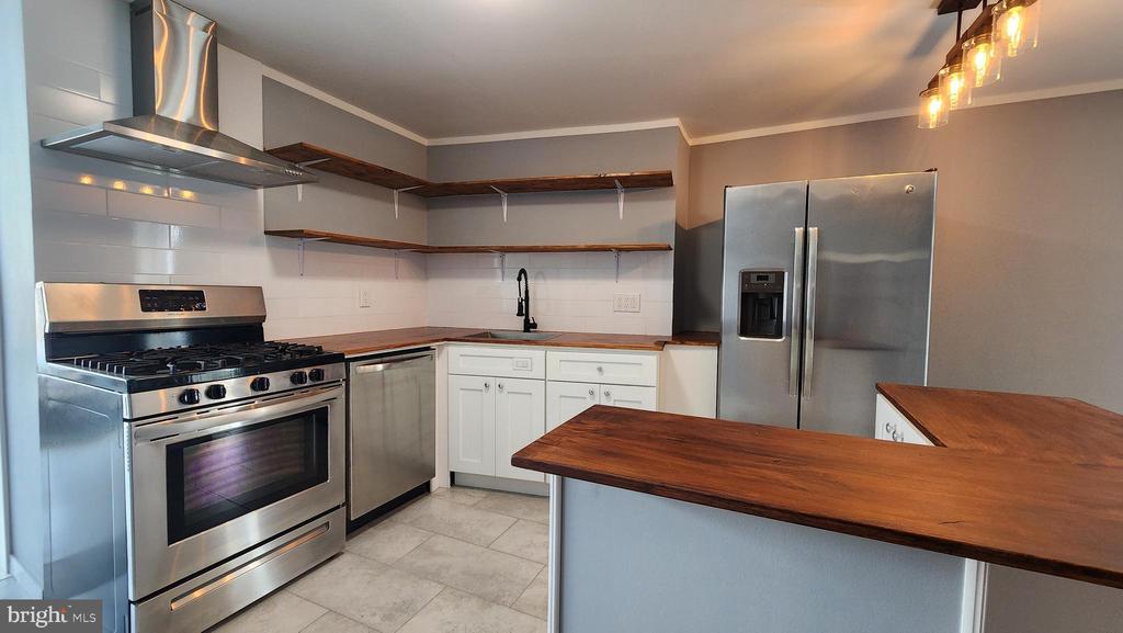 1539 E Moyamensing Ave in Philadelphia, PA - Building Photo