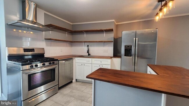 property at 1539 E Moyamensing Ave