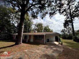 5645 Knollcrest Dr in Shreveport, LA - Building Photo