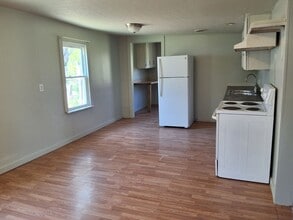 401 Smith St in Radcliff, KY - Building Photo - Building Photo