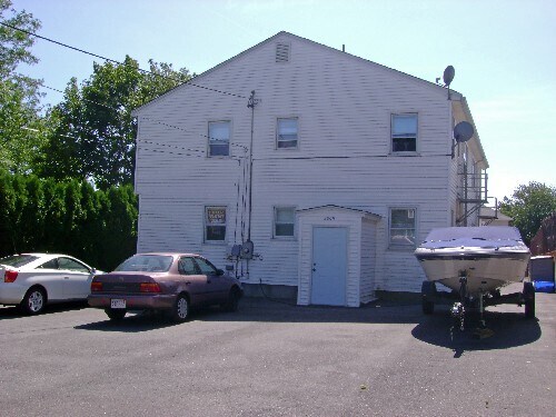 2009 Pleasant St in Fall River, MA - Building Photo