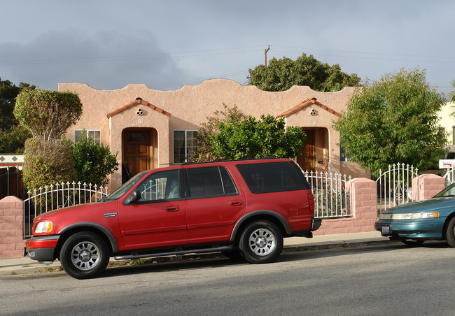 71 W Flint St in Ventura, CA - Foto de edificio - Building Photo