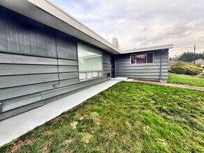 318 E 28th St in Bremerton, WA - Building Photo - Building Photo