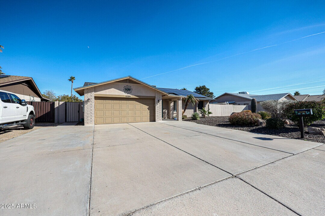 13209 N 30th St in Phoenix, AZ - Building Photo
