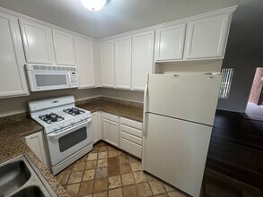 502 Calle Montecito in Oceanside, CA - Building Photo - Building Photo