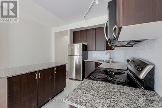 225 Webb Dr in Mississauga, ON - Building Photo - Building Photo