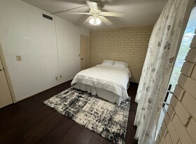 1700 SW 16th Ct, Unit J-4 Cozy College Condo in Gainesville, FL - Building Photo