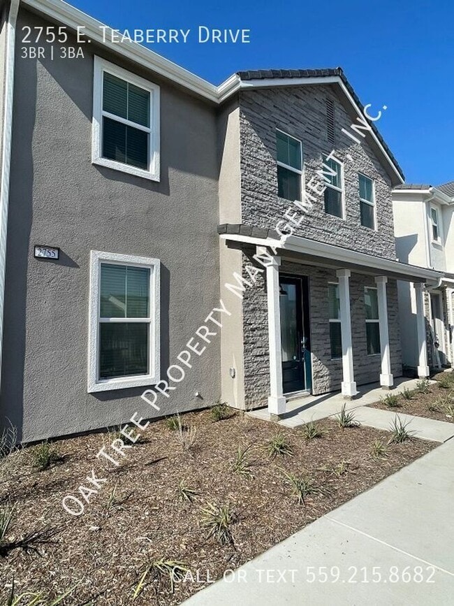 2755 E Teaberry Dr in Fresno, CA - Foto de edificio - Building Photo