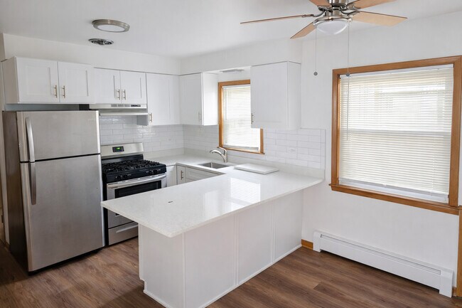 5834 W Montrose Ave in Chicago, IL - Building Photo - Building Photo