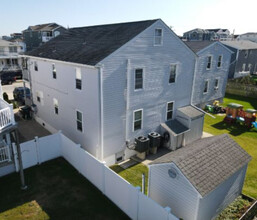 112 11th St N, Unit 2 in Brigantine, NJ - Foto de edificio - Building Photo