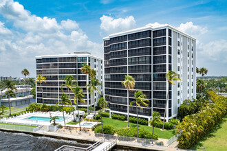 North Shore Place in North Fort Myers, FL - Building Photo - Building Photo