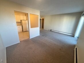 10 Esson St in Kitchener, ON - Building Photo - Building Photo