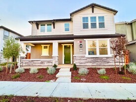 330 Nat'l Gdn Ln in Vacaville, CA - Building Photo