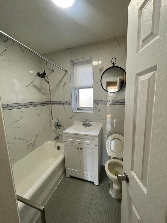 120-122 W 39th St in Bayonne, NJ - Building Photo - Building Photo