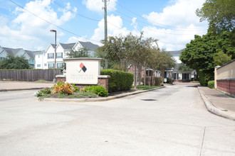 Piney Point Place Townhomes in Houston, TX - Building Photo - Building Photo